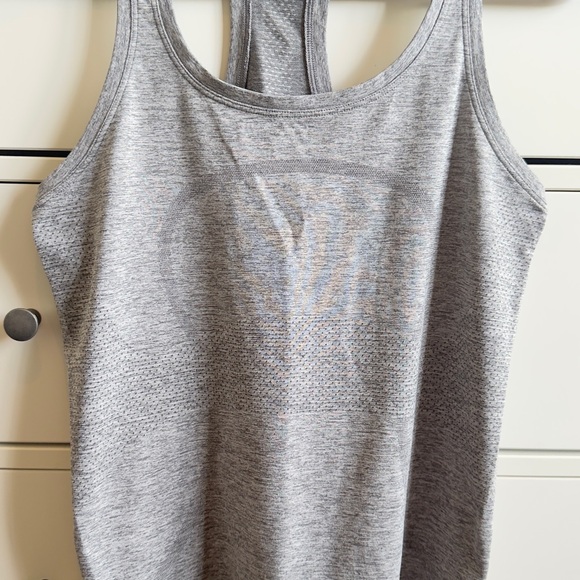 Lululemon Athletica Fitted Gray Tank Top | Size 8 - Picture 2 of 4